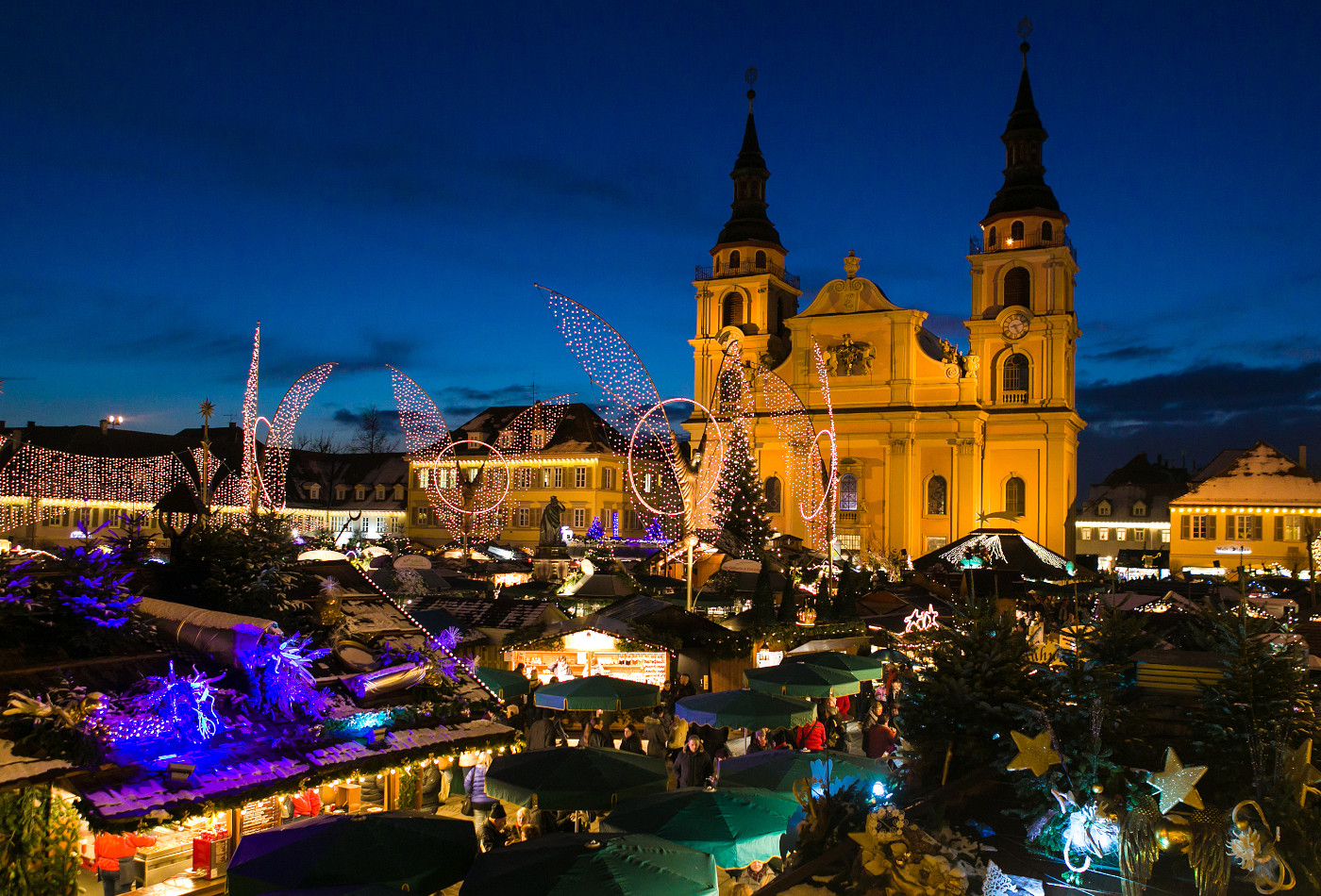 Bild vom Schloss Ludwigsburg mit Weihnachtsmarkt
