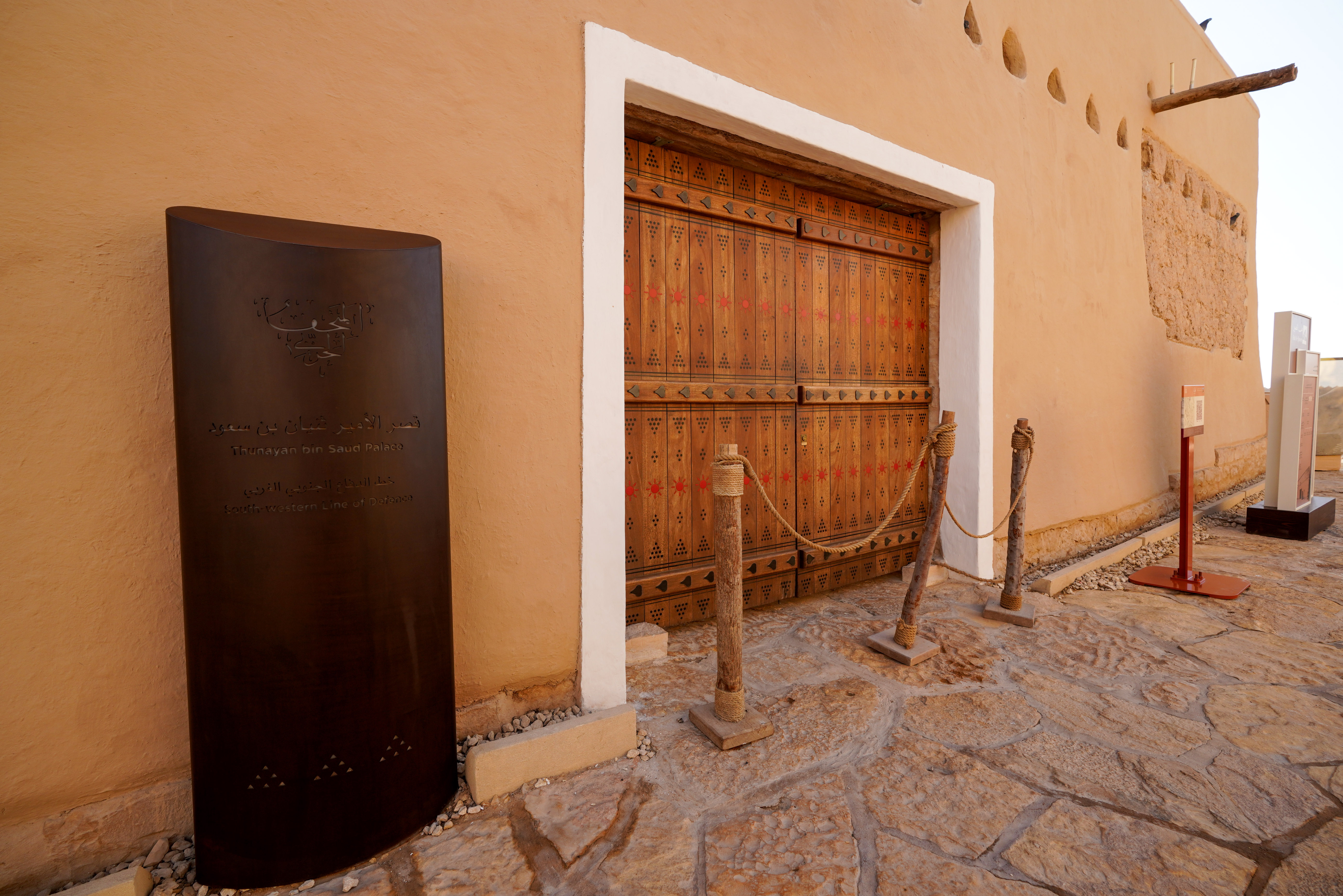 أضواء العلم والمعرفة تشع من قصر الأمير ثنيان بن سعود بن محمد بن مقرن في موسم الدرعية 25/26