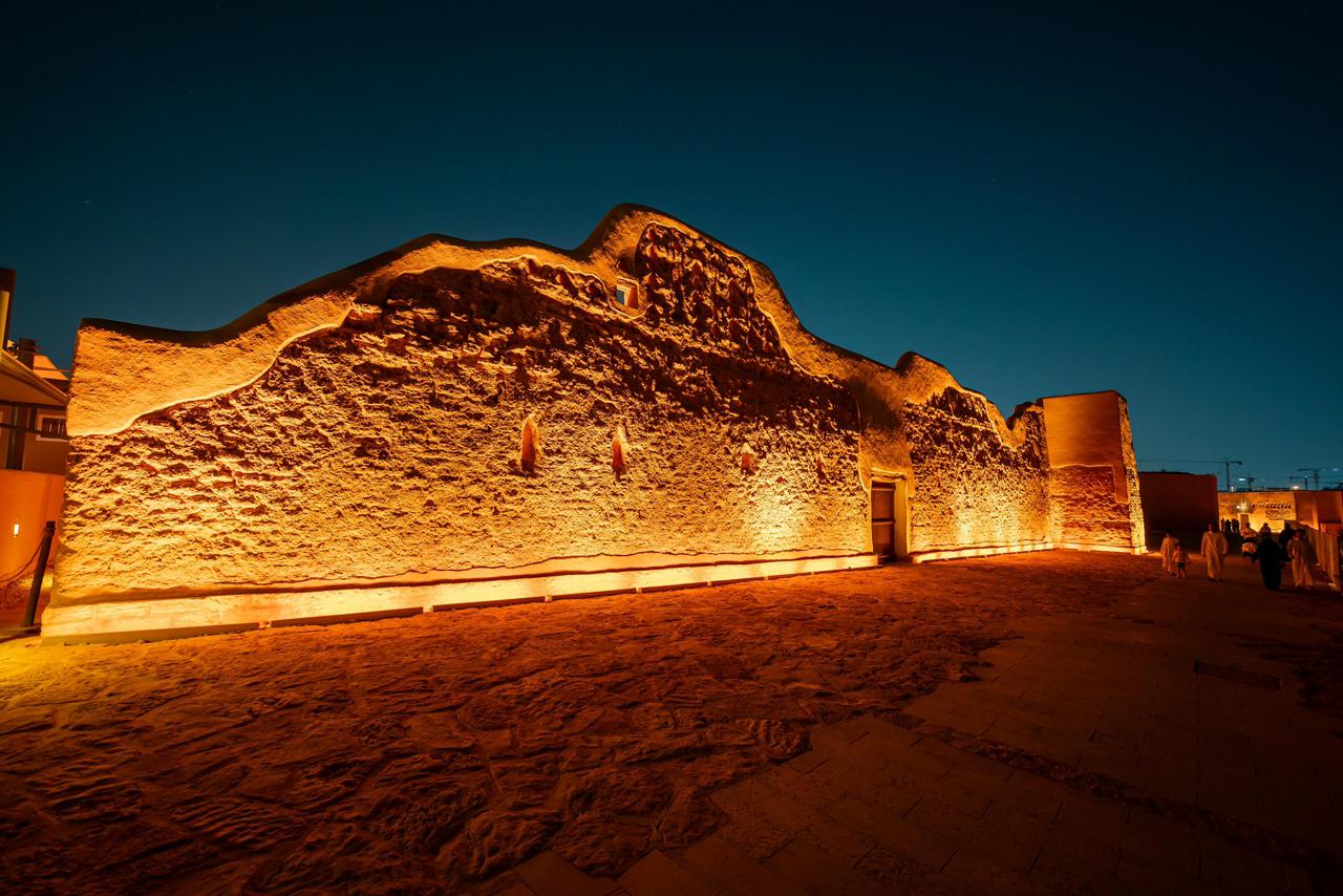 قصر الأمير مشاري بن سعود بن محمد بن مقرن يجسد قيمة "العزوة" لزوار برنامج هل القصور   في الدرعية